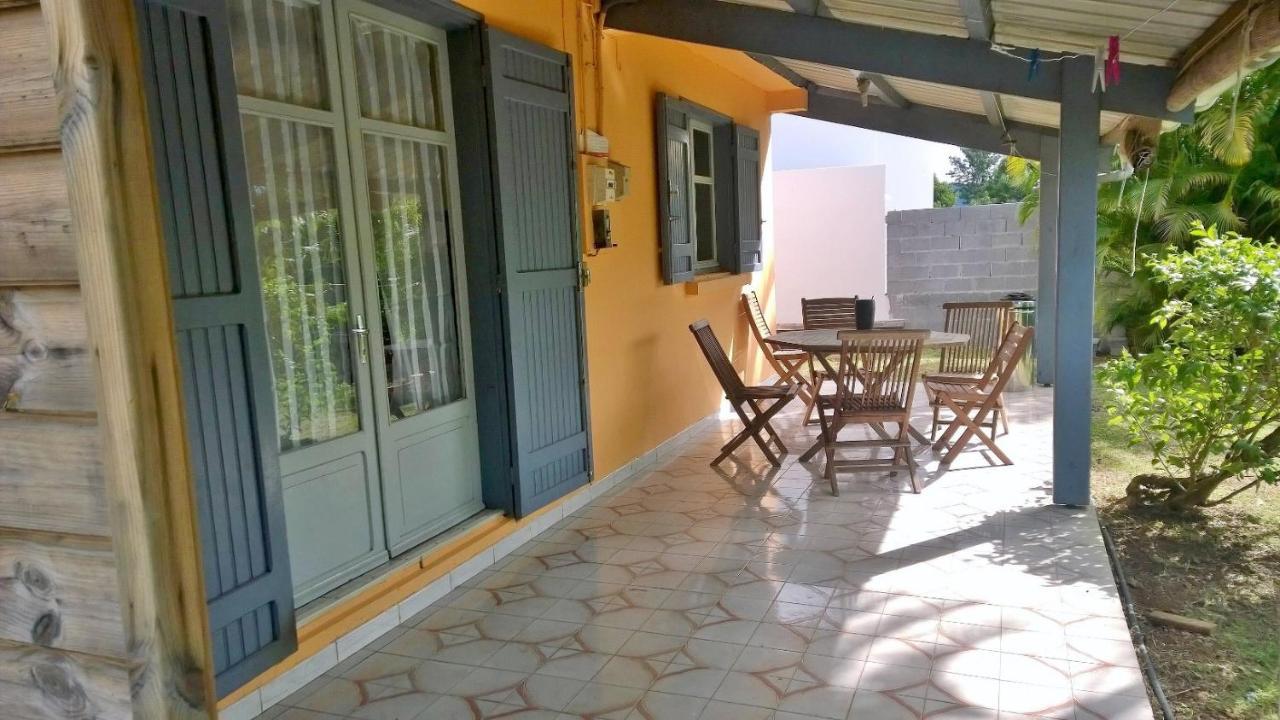 Les Bungalows Du Mont-Auban Sainte-Clotilde Exteriör bild