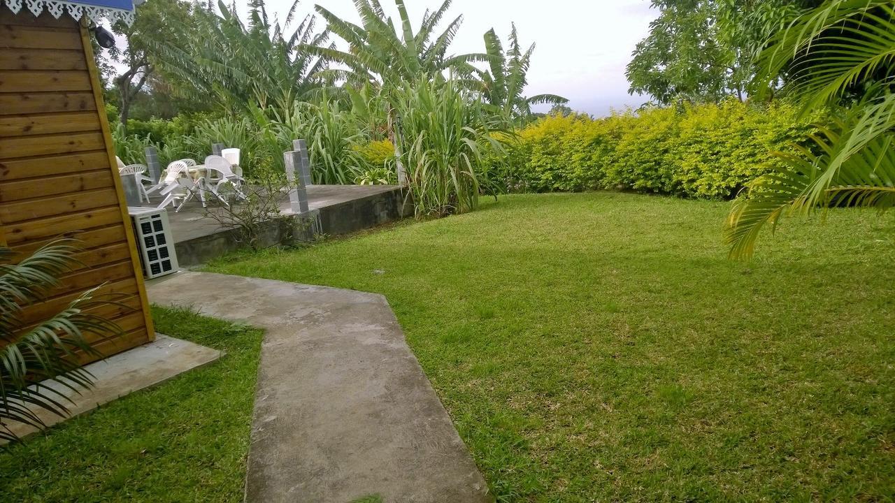 Les Bungalows Du Mont-Auban Sainte-Clotilde Exteriör bild